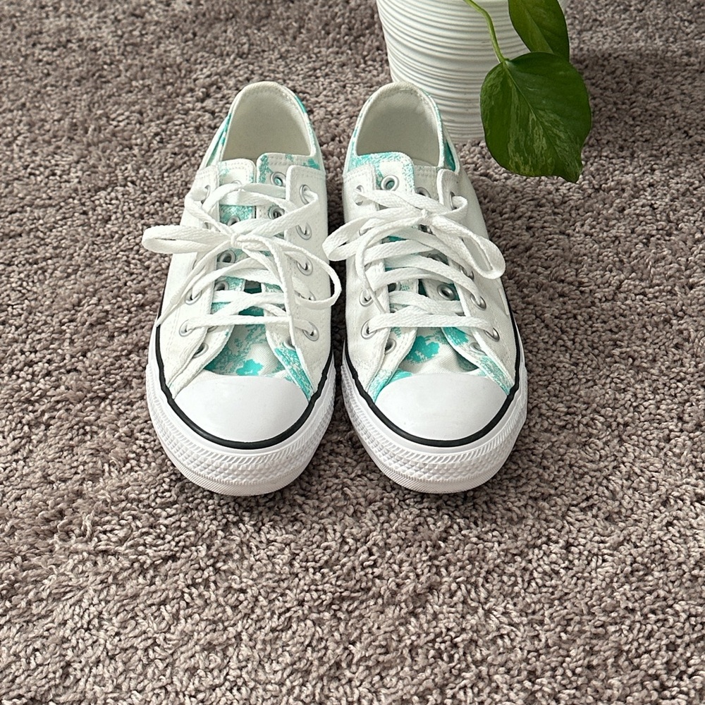 Classic White and Teal Sneakers All-Star Sneakers Size 10